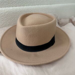 🛑SOLD🛑 Ecote Tan Fedora Hat
